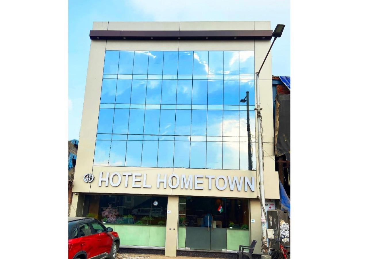 Hotel Hometown Near Us Embassy Bkc Bombay Eksteriør billede